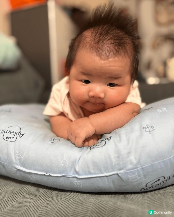 大b開始出去玩，出牙期經常玩到成面口水。轉天氣比風吹兩吹兩吹...