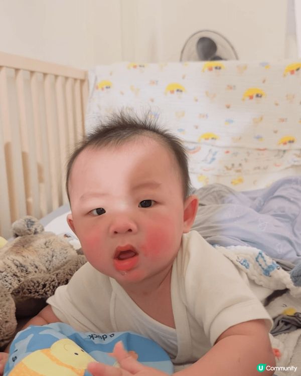可愛的小BB初次嚐到可以反轉身看這個世界而且也有强壯的臂力