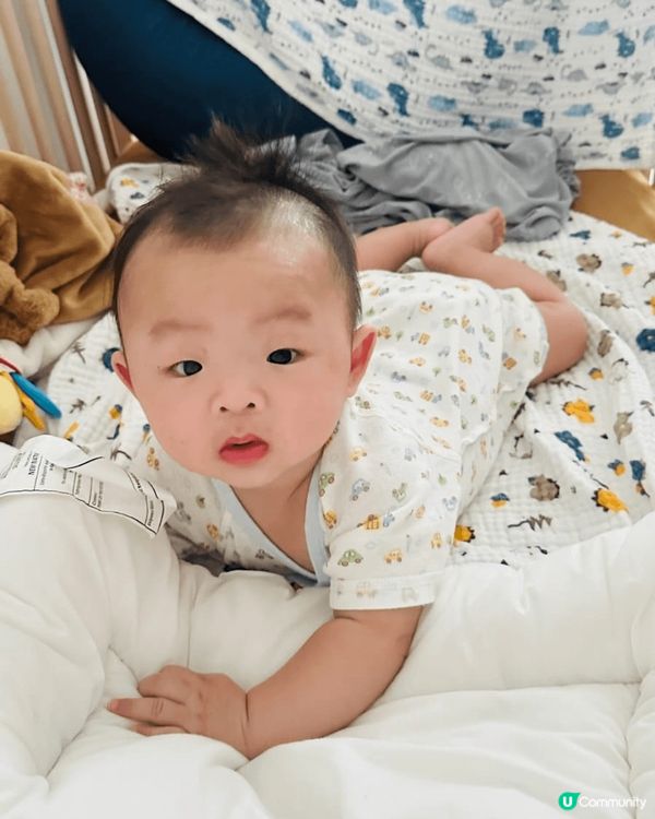可愛的小BB初次嚐到可以反轉身看這個世界而且也有强壯的臂力