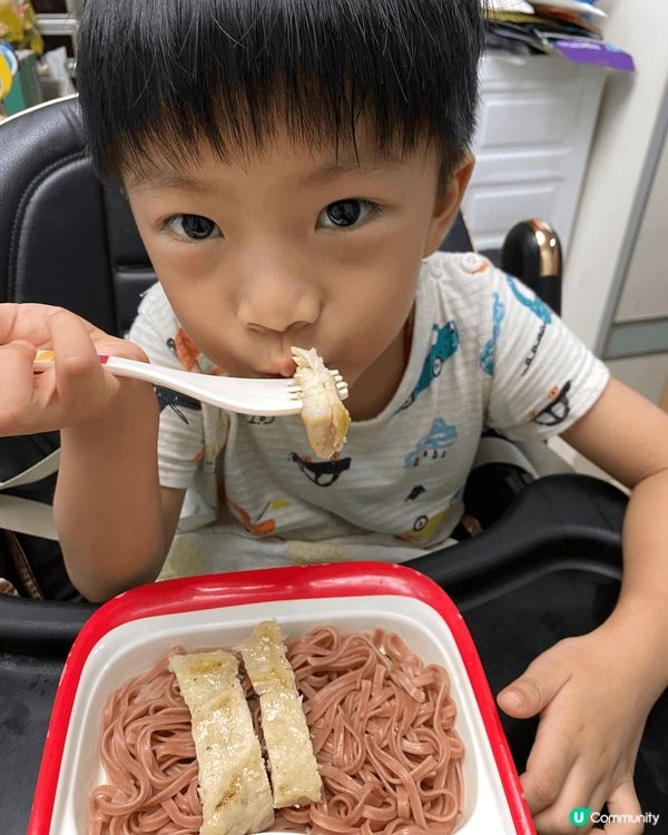 Jerry 最鐘意食野，有得食就識擺post ! 去上鋼琴興...
