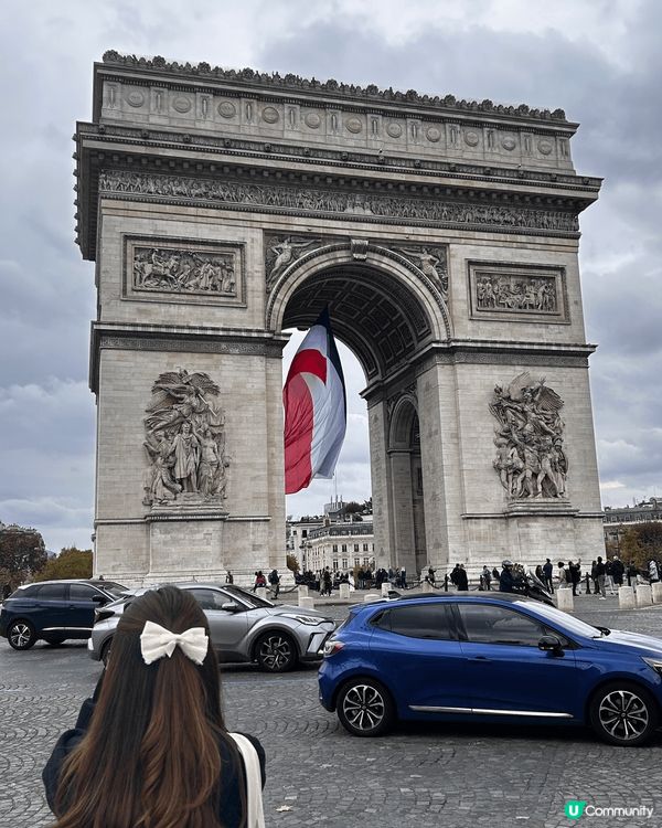 巴黎凱旋門，是一座位於法國巴黎十七區的戴高樂廣場中央的凱旋門...