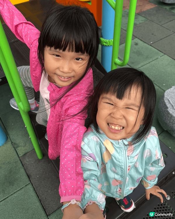兩姊妹日常，因為都成日外出，非常需要帶備濕紙巾遊玩，好好保護...