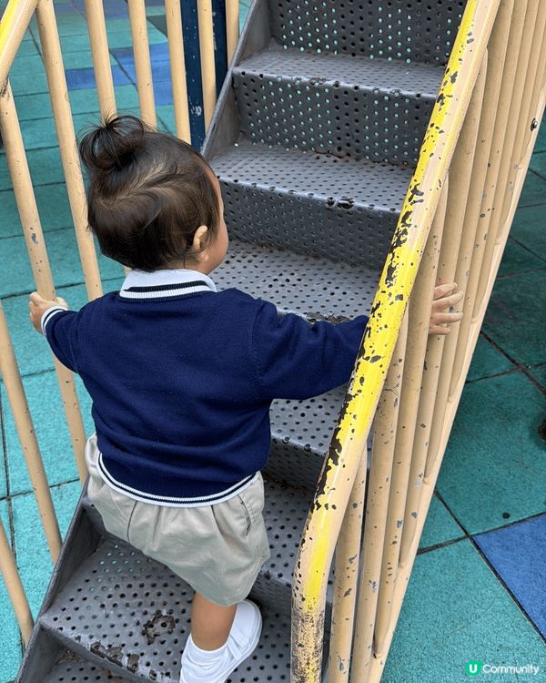 Hogi每日放學最鍾意就係叫mami帶佢去公園放下電，玩瀡滑...