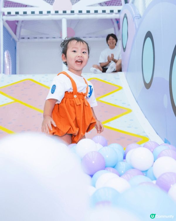 Hogi每日放學最鍾意就係叫mami帶佢去公園放下電，玩瀡滑...