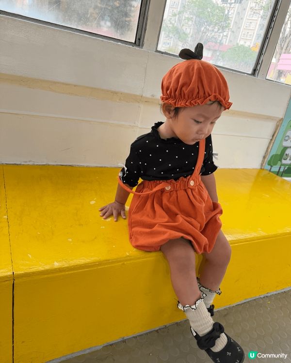 Hogi每日放學最鍾意就係叫mami帶佢去公園放下電，玩瀡滑...