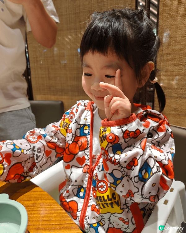 小朋友仲細 成日會用手接觸唔同嘅嘢 例如：BB、食物等，所以...