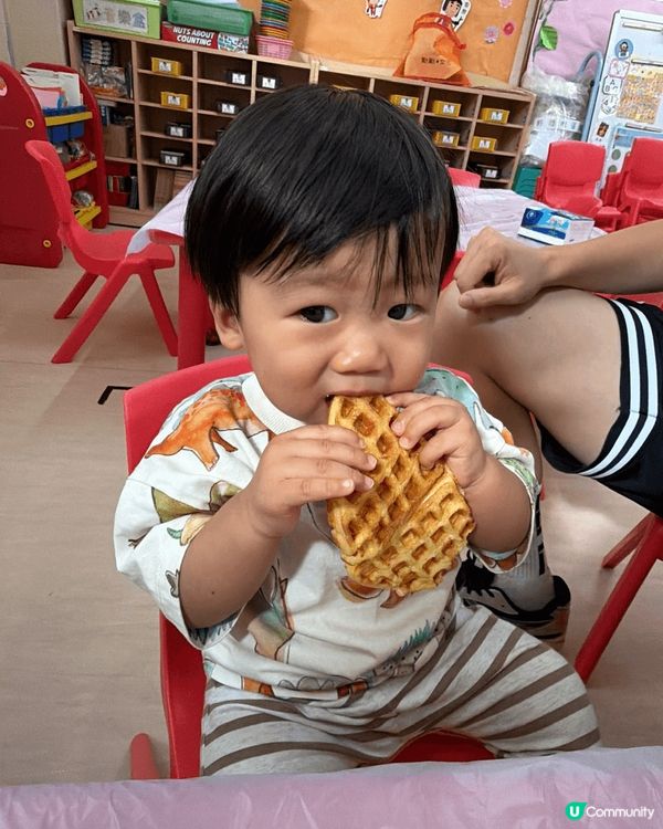 Bb 日常生活照，平時木鍾意落公園玩和好為食好鍾意食野