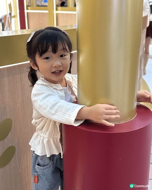 就黎三歲嘅Grace非常好動，媽媽我成日帶佢周圍去，又會去下...