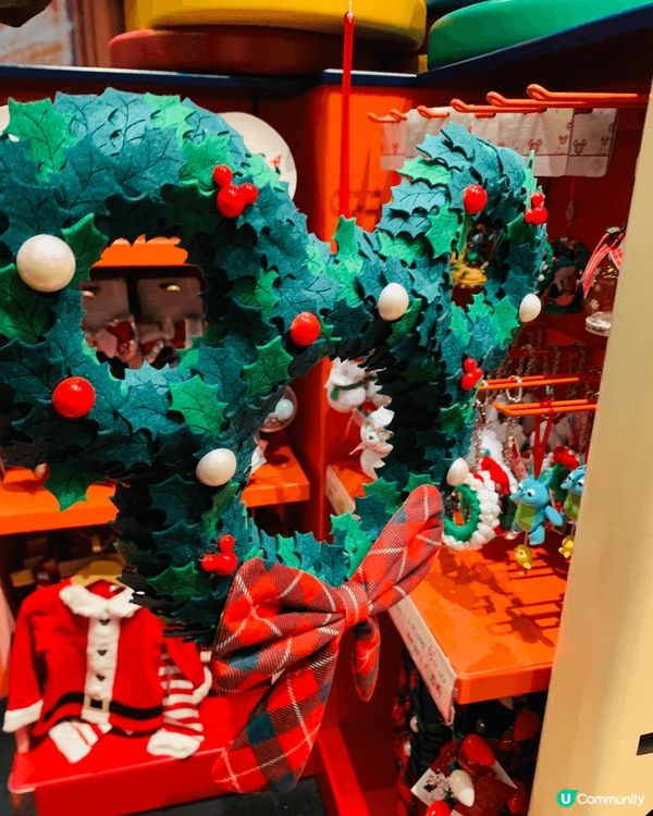 每年聖誕我和家人必去打卡的一個景點必定是香港迪士尼樂園，這裏...