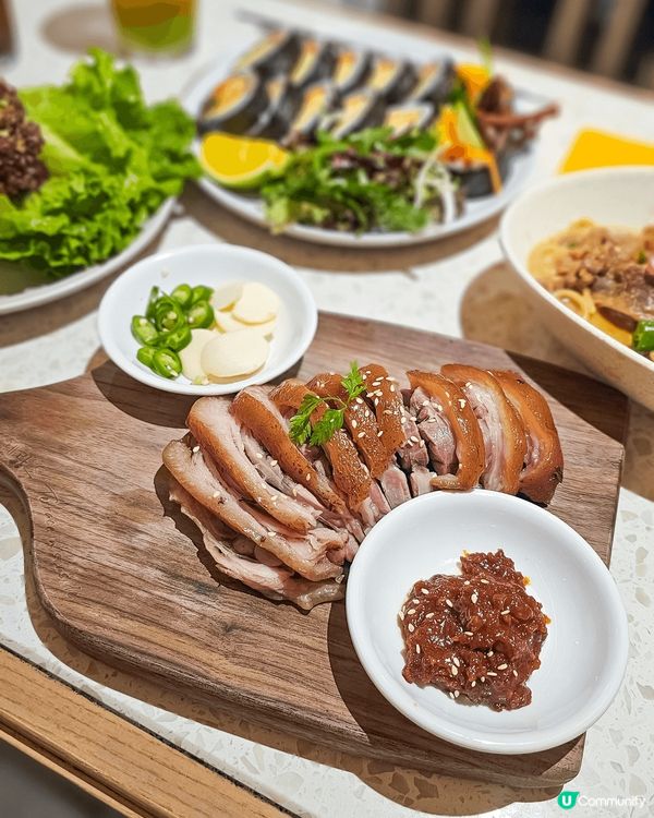 最近去咗 Terrace in seaside，韓式豬手加上...