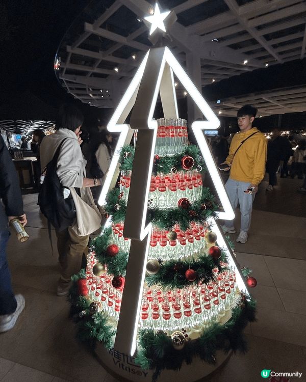 上年聖誕，赤柱有大型市集，吸引很多人專登前往潮拜；有很多食物...