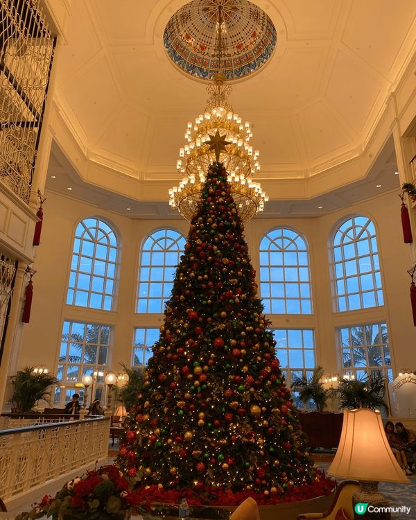 聖誕去迪士尼同酒店，聖誕氣氛超濃厚又浪漫，無論同屋企人、朋友...