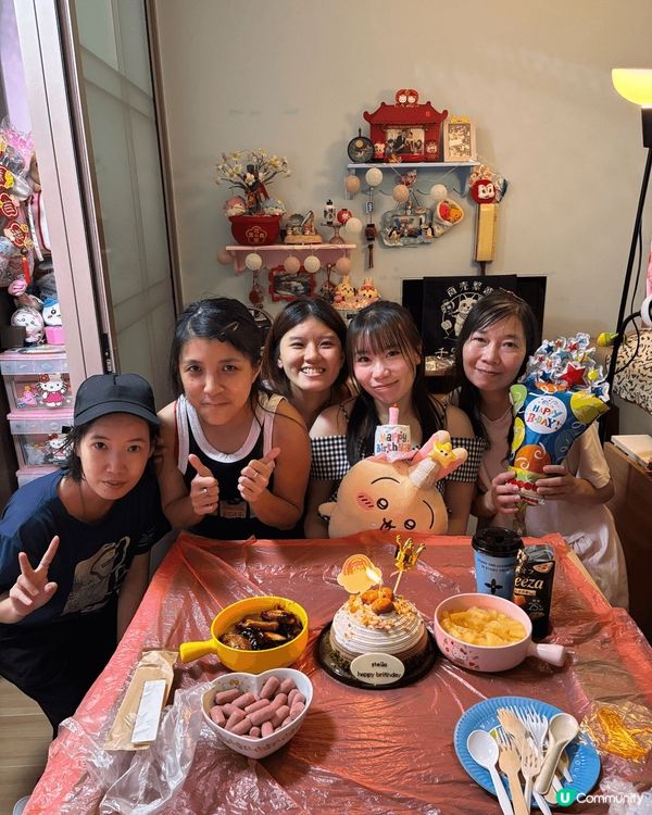 生日時同一班好朋友聚在一起慶祝，而且上朋友家玩。
