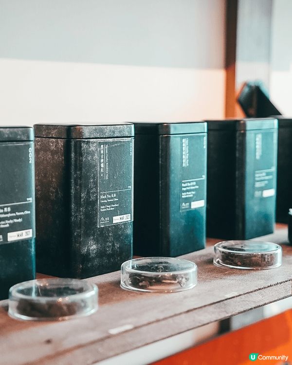 圖片在介紹茶產品，展現其美感，讓人感受到品茶的詩意，並促使人...