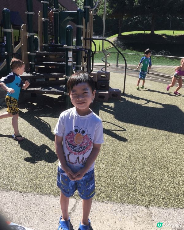 第一次帶兩個小朋友去公園賞花，佢哋第一次見到蒲公英，好奇吹散...