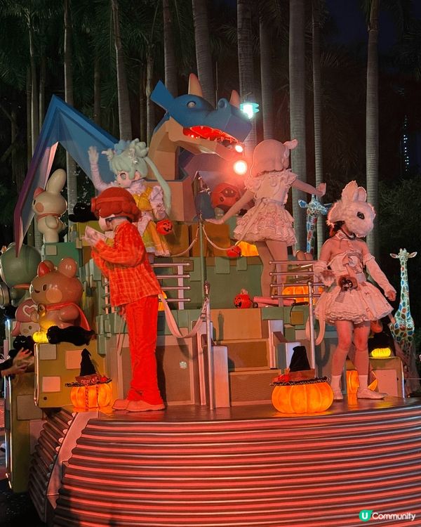 深圳歡樂谷真係好好玩，有唔少NPC互動，仲可以同佢地比心影相...