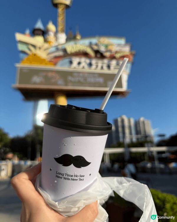 深圳歡樂谷真係好好玩，有唔少NPC互動，仲可以同佢地比心影相...