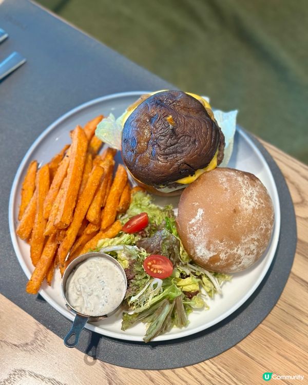 delish kitchen by ALOT 