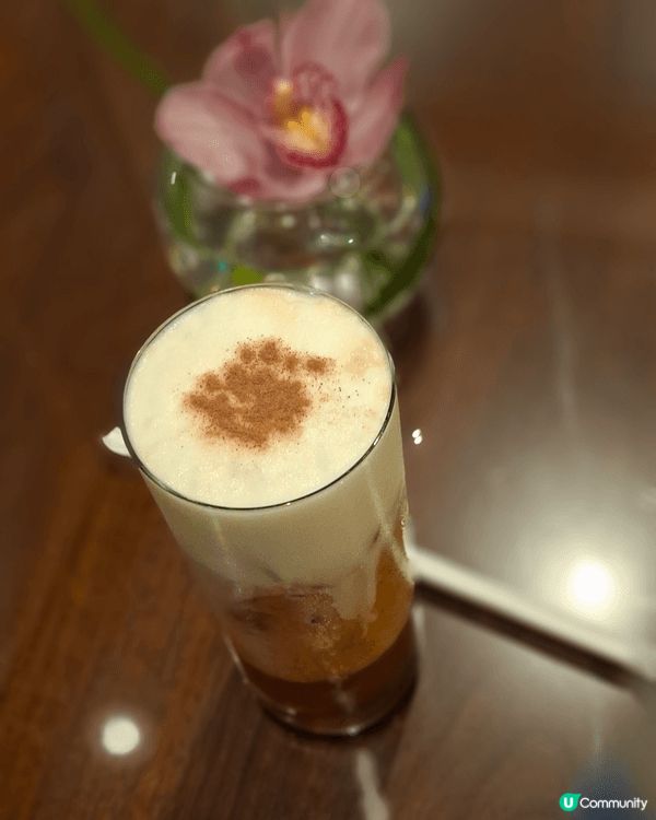 澳門巴黎人酒店的聖誕裝飾精緻奪目，順便來一口美味咖啡，冇得輸...