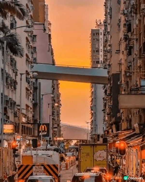 石塘咀山道是絕佳的打卡地點，以獨特的角度捕捉城市與自然的交融...