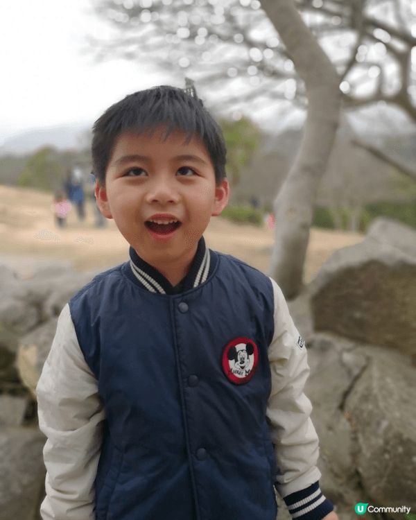 近排天氣清涼,帶咗小朋友去打籃球!小朋友奔跑跳躍,投籃入框時...