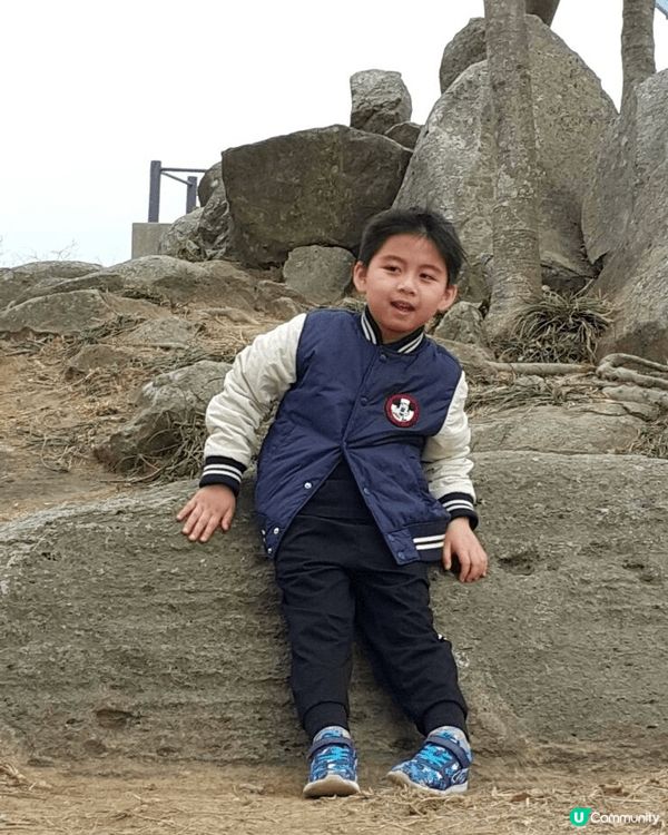 近排天氣清涼,帶咗小朋友去打籃球!小朋友奔跑跳躍,投籃入框時...