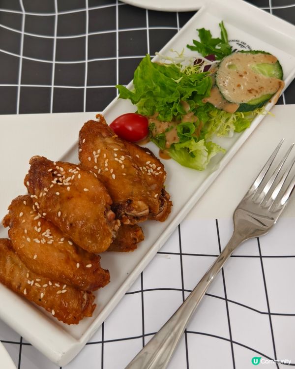 黑白畫風cafe，必點富士芝櫻祭Tiramisu