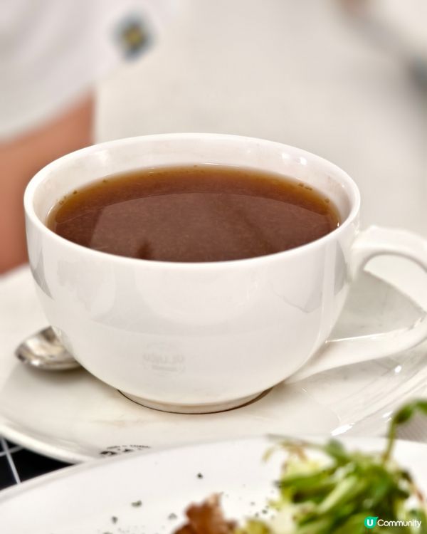 黑白畫風cafe，必點富士芝櫻祭Tiramisu