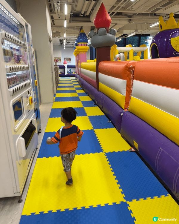 小朋友去玩，好奇心重經常周圍爬周圍摸！要幫佢抹手手，濕紙巾一...