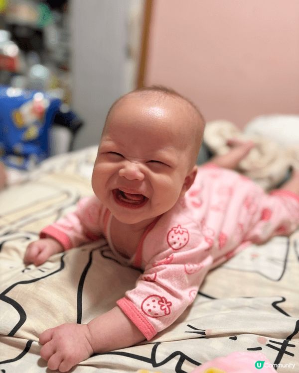 阿鬼B 4個半月學識轉身了，日日都開心大笑，瞓覺瞓得好捨意🤭...