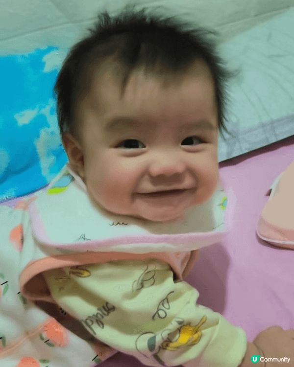 這組照片記錄了孩子與其表姐之間溫馨自然的互動時刻。無論是被表...