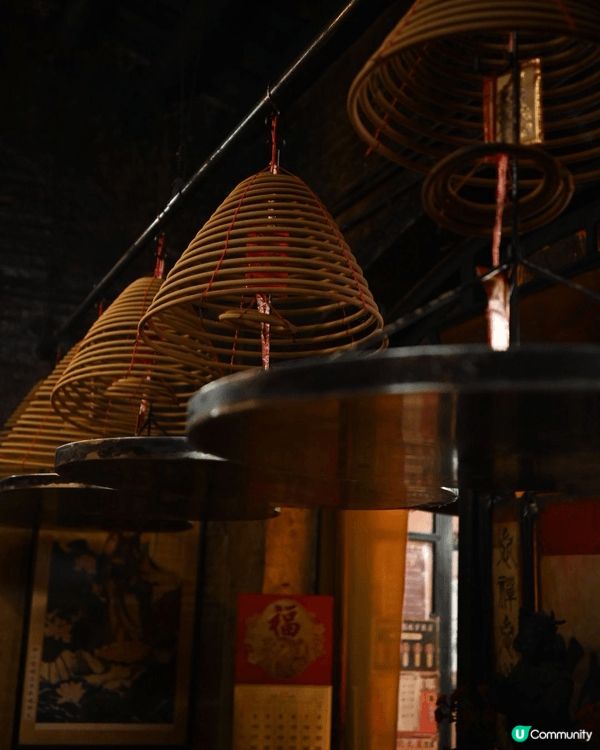 灣仔洪聖古廟，是香港一級歷史建築。參觀過後，旁邊有東華三院的...