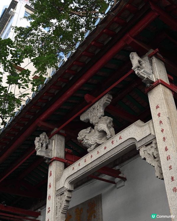 灣仔洪聖古廟，是香港一級歷史建築。參觀過後，旁邊有東華三院的...