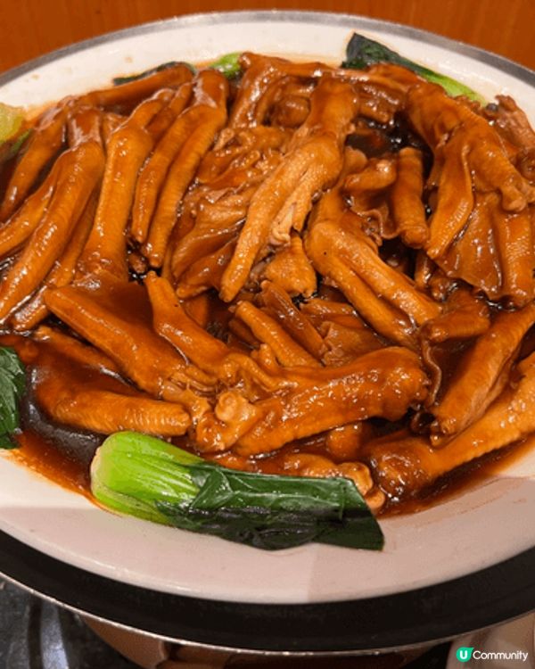 酒店自助餐，價錢親民，選擇可接受，仲有free flow 紅...