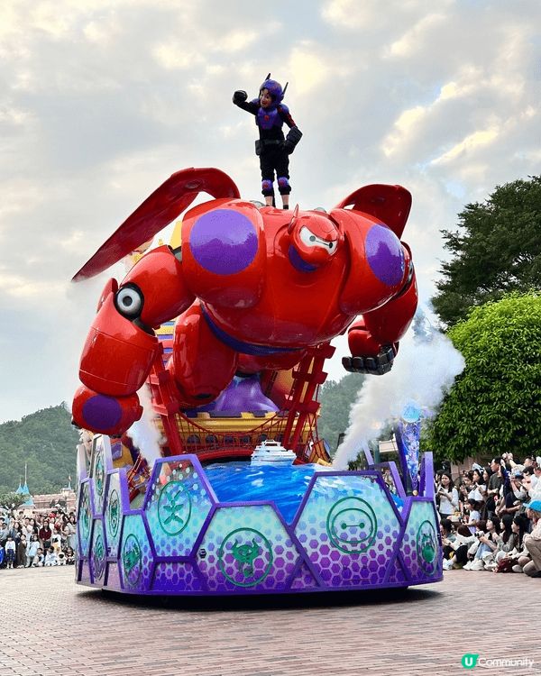 迪士尼二十周年慶典好值得入去玩入去睇，尤其巡遊車表演，超有氣...