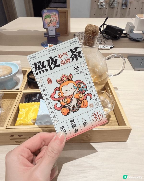 係珠海行街，見到一間幾特別嘅按摩店，可以一邊食嘢一邊按摩，覺...