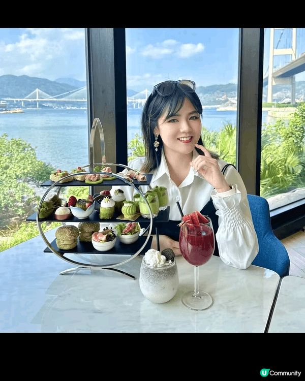 海港城有濃厚聖誕節日氣氛，內有9棵大大小小的聖誕樹，當中9米...