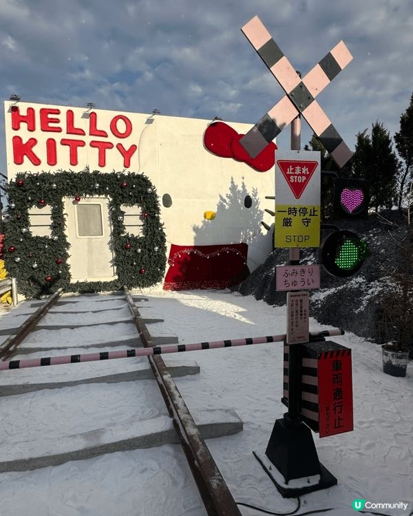 超靚Hellokitty做背景嘅雪國火車落雪啦 