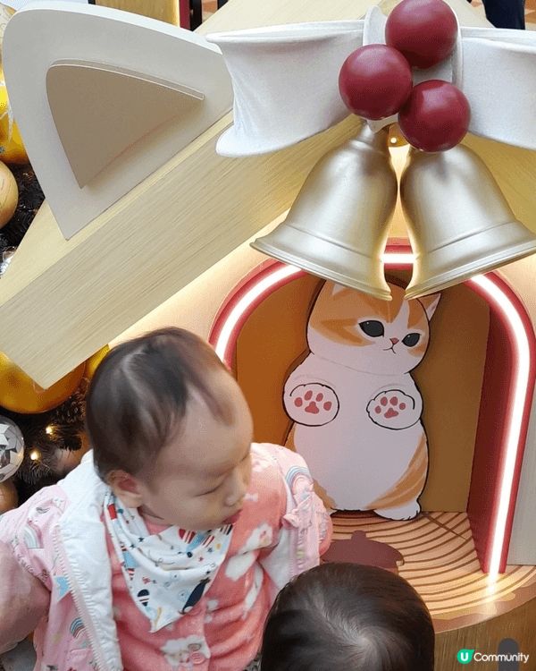 開心地唱：叮叮噹叮叮噹……又又又到聖誕又到聖誕……一齊來唱住...