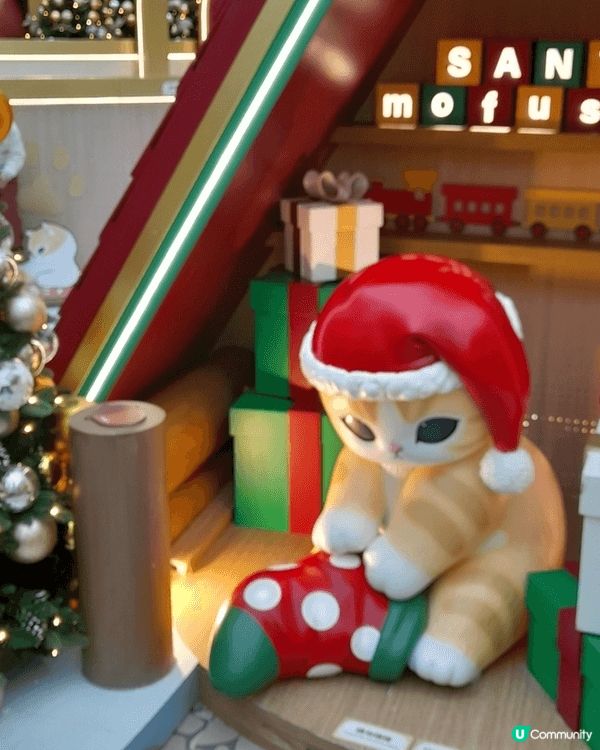 開心地唱：叮叮噹叮叮噹……又又又到聖誕又到聖誕……一齊來唱住...