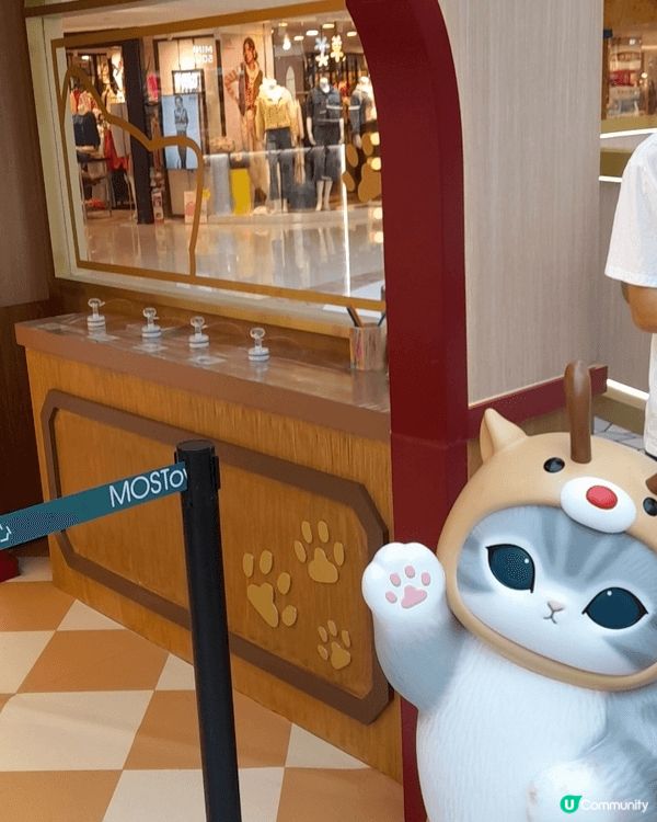 開心地唱：叮叮噹叮叮噹……又又又到聖誕又到聖誕……一齊來唱住...