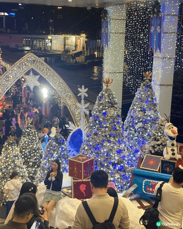 尖沙咀海港城商場外的聖誕燈飾，鄰近天星碼頭，是聖誕打卡好去處...