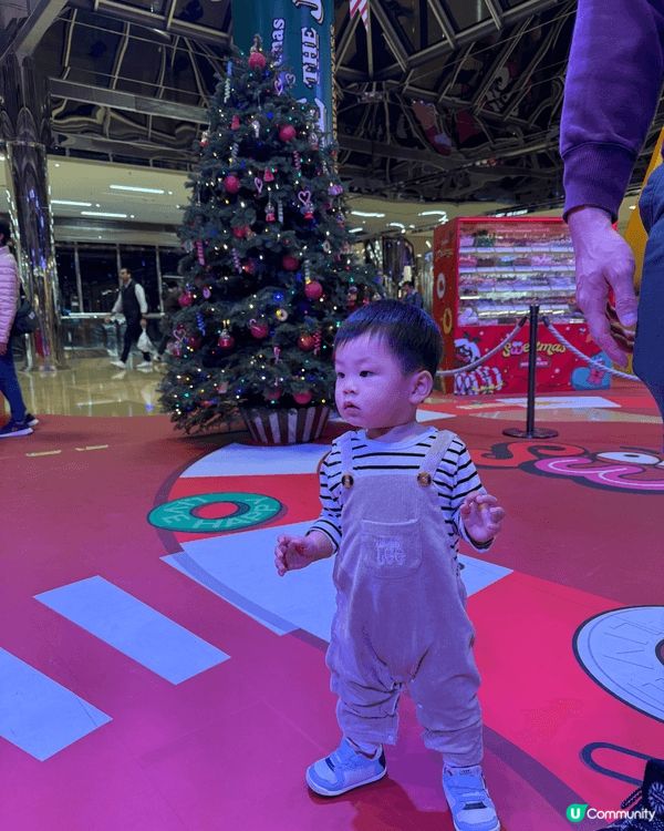 太古城中心今年的聖誕裝飾主題是《Sweetmas糖果兵團》，...
