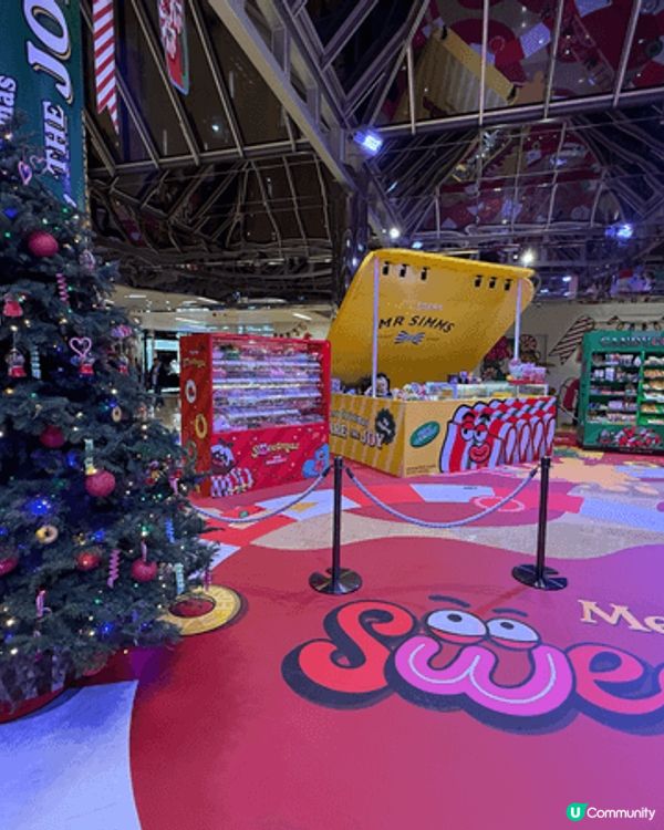 太古城中心今年的聖誕裝飾主題是《Sweetmas糖果兵團》，...