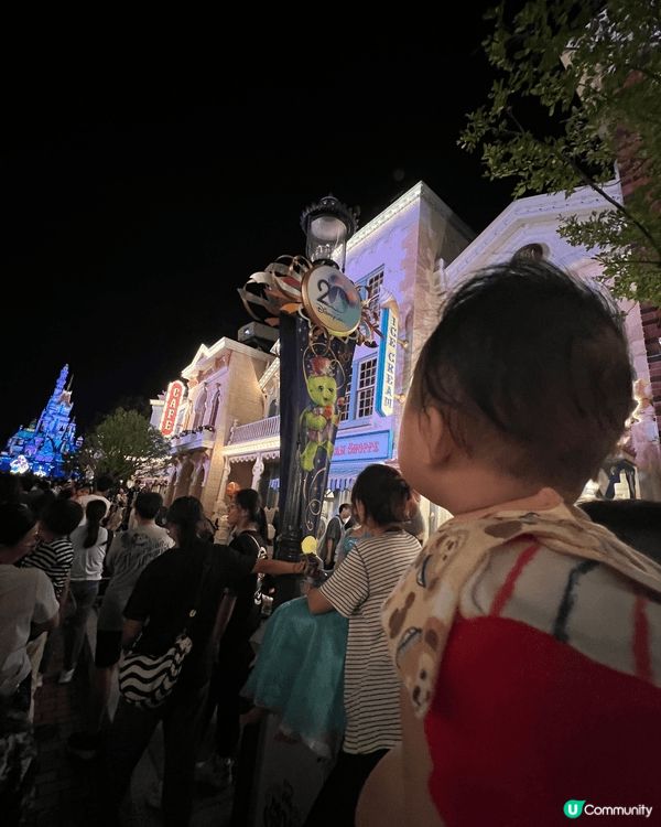今日天氣好，帶左呀B入迪士尼，呀B非常好奇！發現好多新事物！...