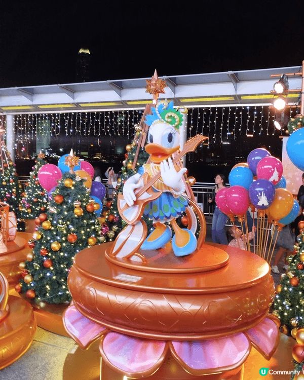 為了迎接聖誕，我帶著小朋友來到尖沙咀海港城，投入由香港迪士尼...