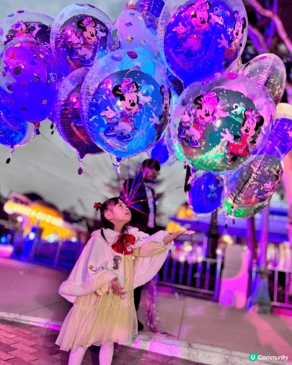 迪士尼20週年聖誕裝飾好有氣氛，特別是魔雪奇緣區，好多聖誕樹...