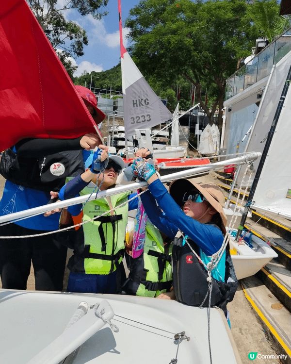今年暑假，我們在香港白沙灣遊艇會學習駕駛帆船出海。