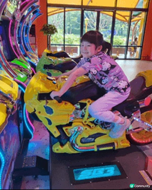 小朋友北上玩機動遊戲，參觀動物園，刺激又興奮。