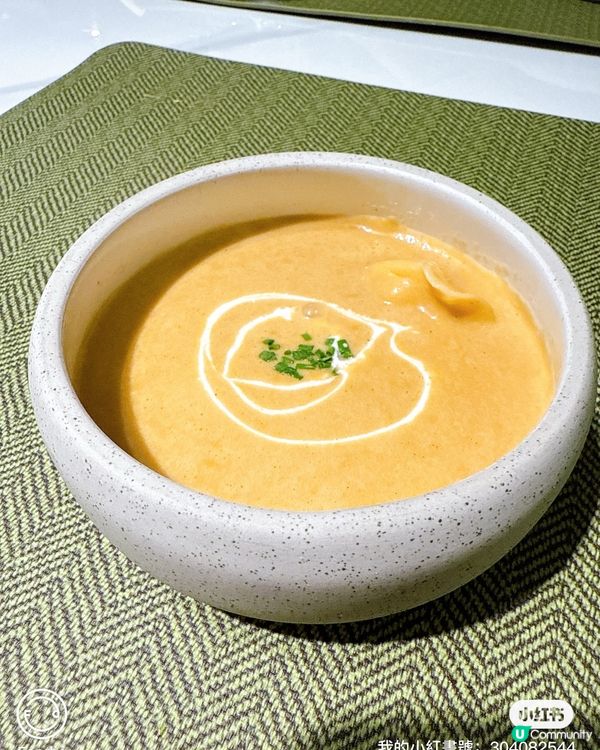 中環法餐小確幸！閨蜜撐枱腳😋📸